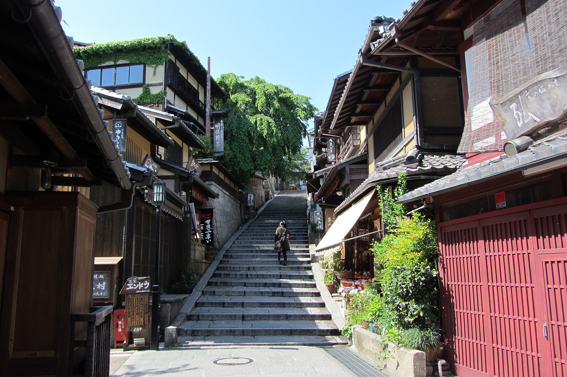京都三年坂的石板坡道與老町家